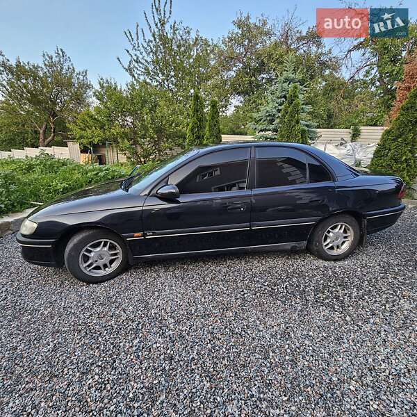 Седан Opel Omega 1998 в Люботине
