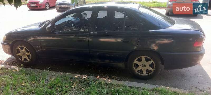 Седан Opel Omega 1994 в Киеве