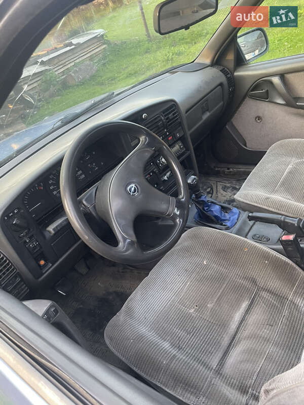 Седан Opel Omega 1986 в Бориславе