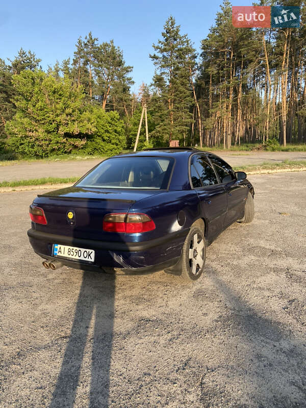 Седан Opel Omega 1995 в Катеринополе
