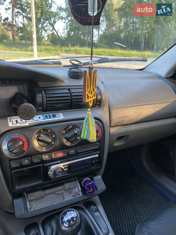 Седан Opel Omega 1995 в Катеринополе