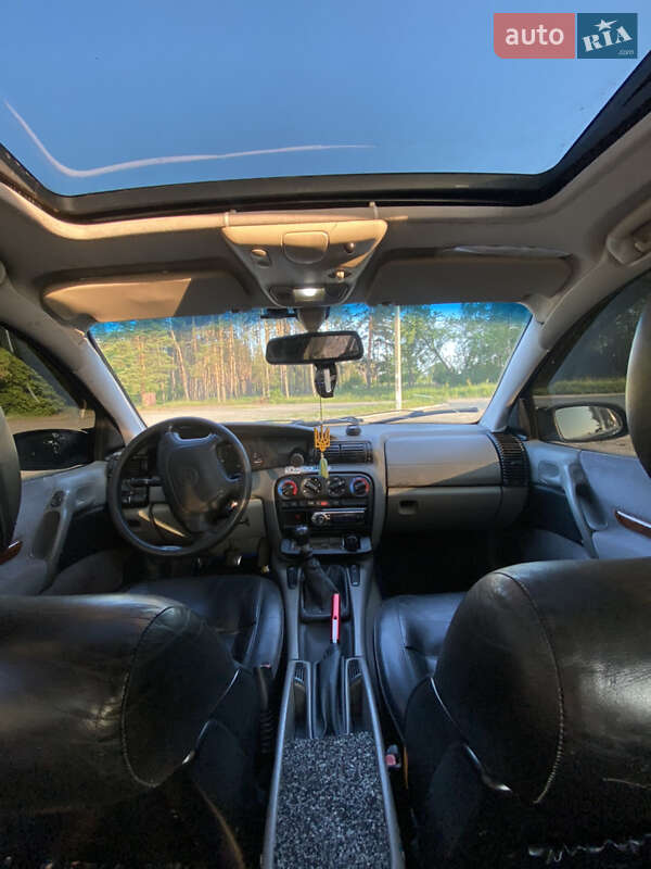 Седан Opel Omega 1995 в Катеринополе