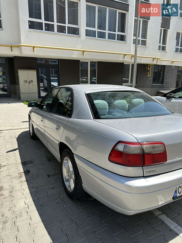 Седан Opel Omega 2001 в Чернівцях