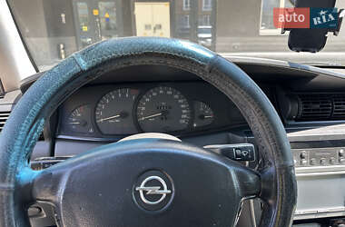 Седан Opel Omega 2001 в 