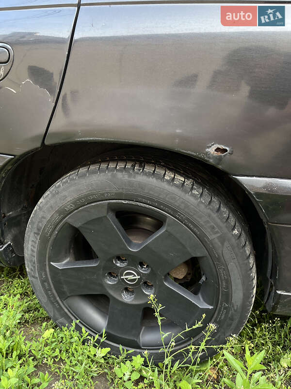 Універсал Opel Omega 2002 в Рівному