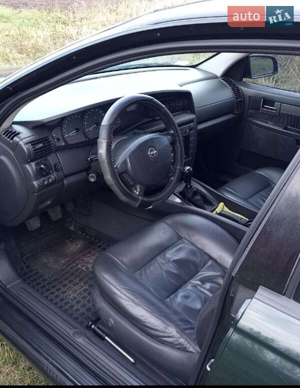 Седан Opel Omega 2000 в Боровій