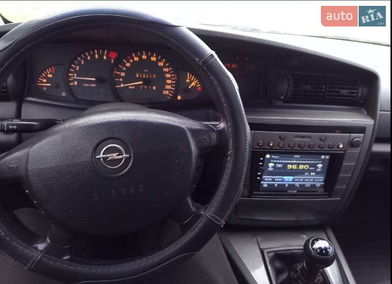Седан Opel Omega 2000 в Боровій