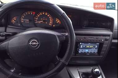 Седан Opel Omega 2000 в 