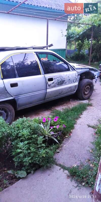 Седан Opel Omega 1988 в Хотине