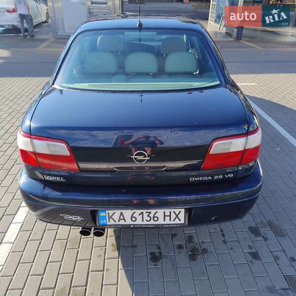 Седан Opel Omega 2001 в Киеве