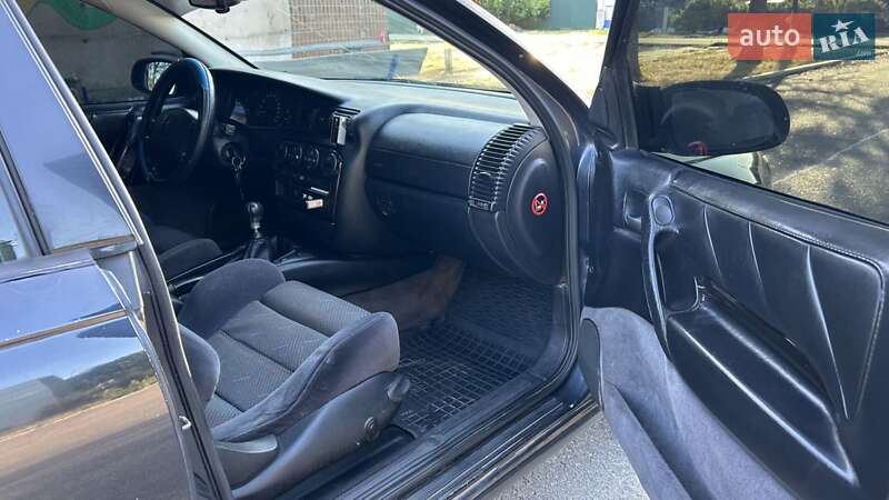 Седан Opel Omega 1996 в Новому Бузі