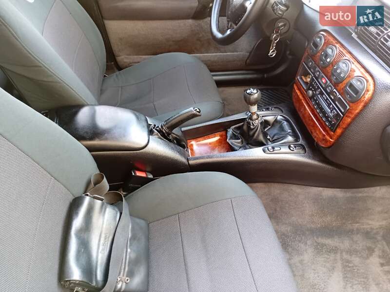 Седан Opel Omega 1998 в Львове