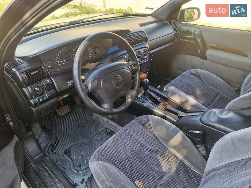 Седан Opel Omega 1995 в Одессе