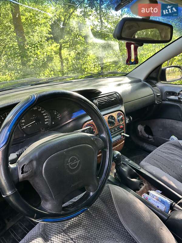Седан Opel Omega 1995 в Підгайцях