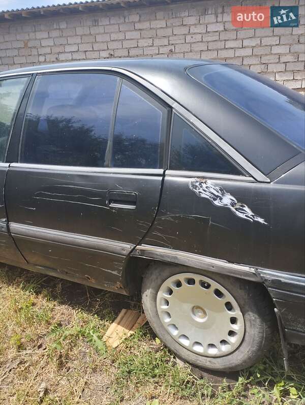Седан Opel Omega 1991 в Кицмани