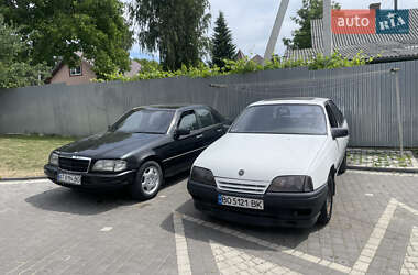 Седан Opel Omega 1988 в Черновцах