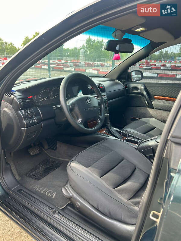 Седан Opel Omega 1997 в Киеве