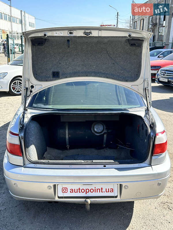 Седан Opel Omega 2000 в Сумах