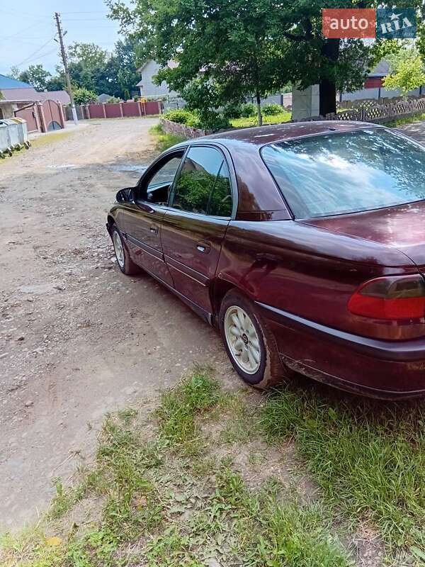 Седан Opel Omega 1994 в Черновцах