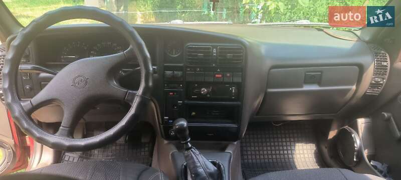 Седан Opel Omega 1988 в Полтаве