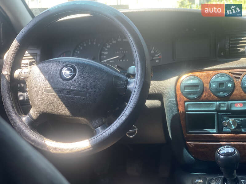 Универсал Opel Omega 1998 в Львове