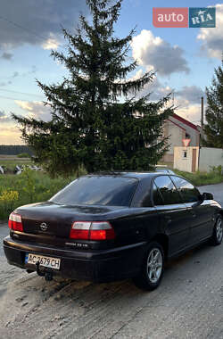 Седан Opel Omega 2000 в 