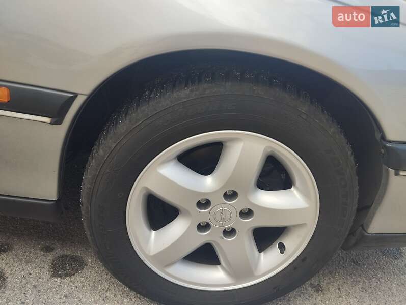 Седан Opel Omega 1995 в Запорожье