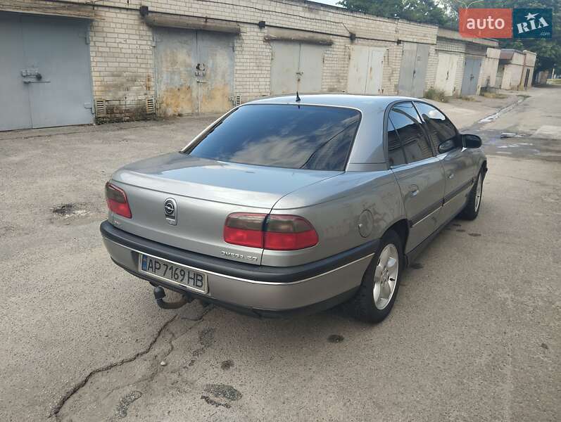 Седан Opel Omega 1995 в Запорожье