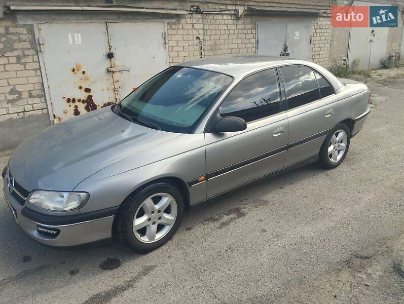 Седан Opel Omega 1995 в Запорожье
