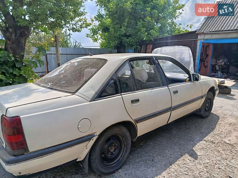 Седан Opel Omega 1987 в Казанке