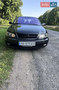 Седан Opel Omega 2002 в Хмельницком