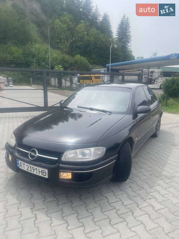 Седан Opel Omega 1999 в Верховине