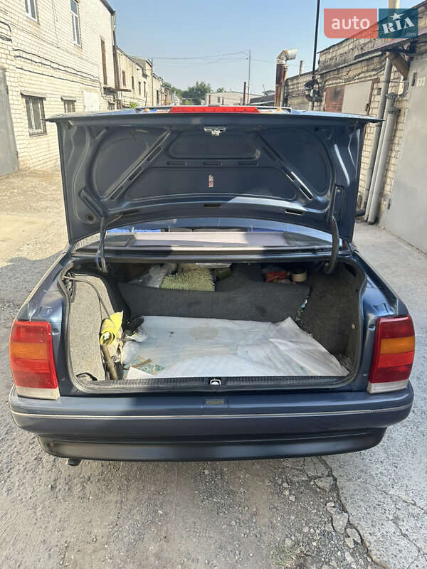 Седан Opel Omega 1987 в Дніпрі