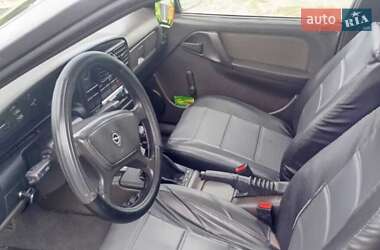 Седан Opel Omega 1989 в 