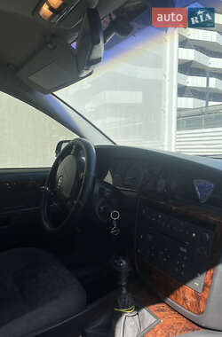Седан Opel Omega 2001 в 