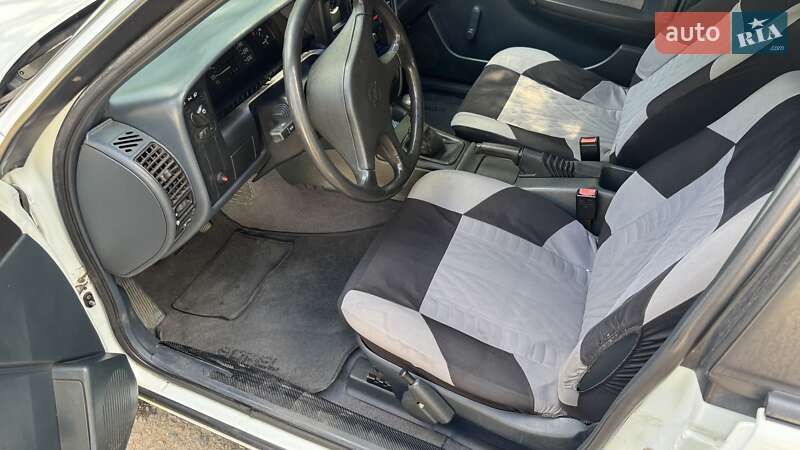 Седан Opel Omega 1988 в Одессе