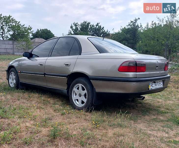 Седан Opel Omega 1998 в Днепре