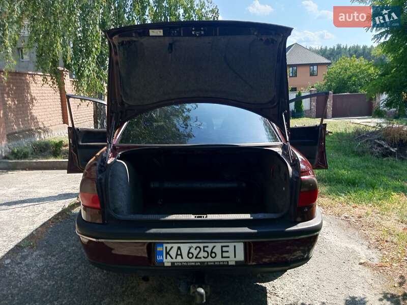 Седан Opel Omega 1995 в Киеве фото 15 Седан Opel Omega 1995 в Киеве