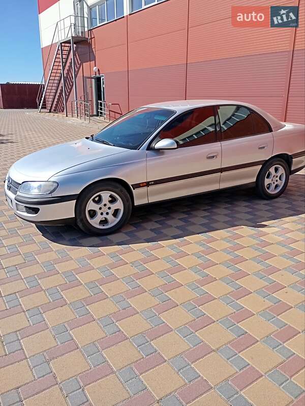Седан Opel Omega 1998 в Гайсину