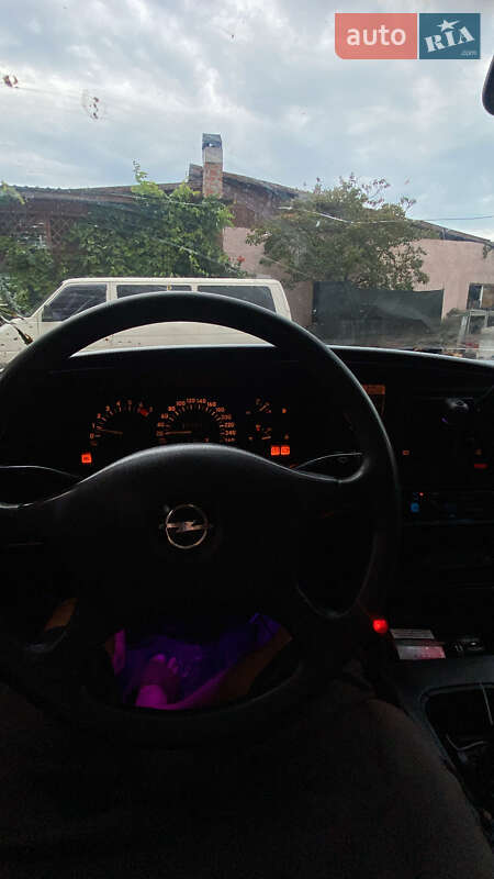 Седан Opel Omega 1991 в Одесі