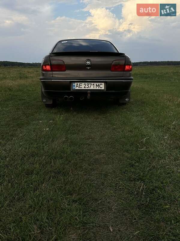 Седан Opel Omega 1998 в Кривом Роге
