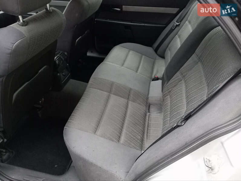 Седан Opel Omega 2003 в Волочиске