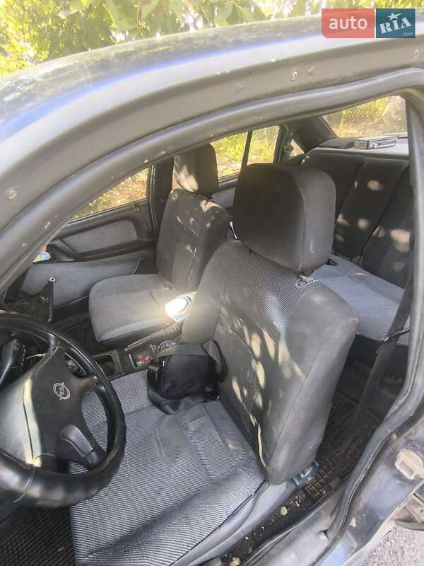 Седан Opel Omega 1988 в Виннице