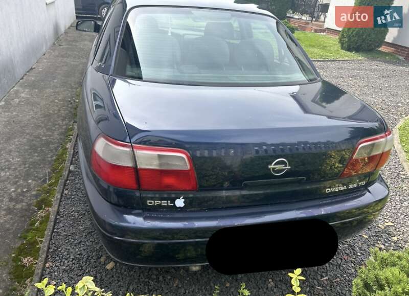 Седан Opel Omega 2000 в Самборе