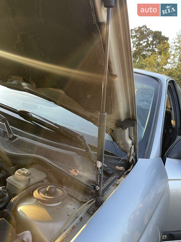 Седан Opel Omega 1996 в Шостці