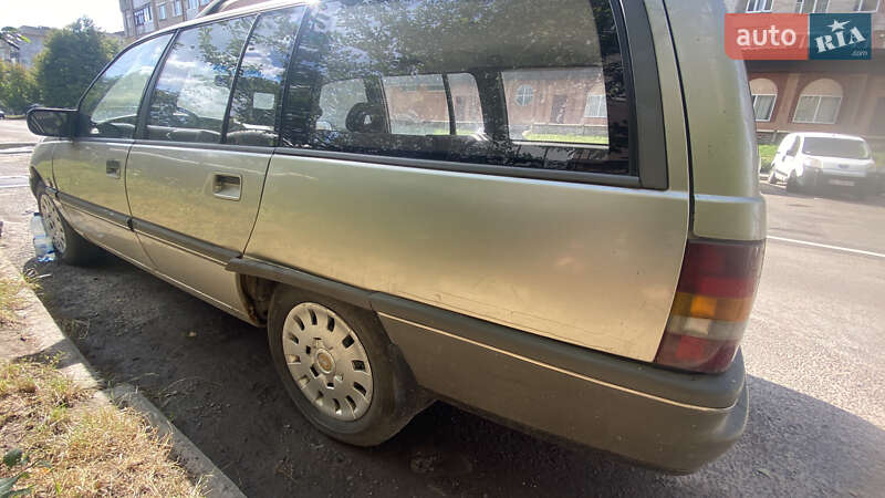 Универсал Opel Omega 1987 в Нововолынске