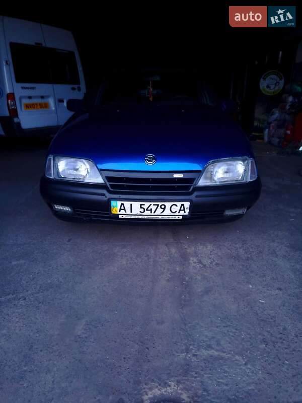 Седан Opel Omega 1989 в Киеве