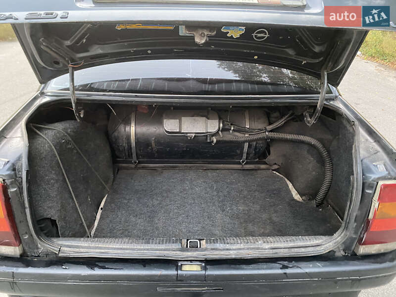 Седан Opel Omega 1988 в Ичне фото 11 Седан Opel Omega 1988 в Ичне