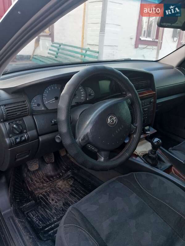 Седан Opel Omega 2003 в Хороле фото 14 Седан Opel Omega 2003 в Хороле