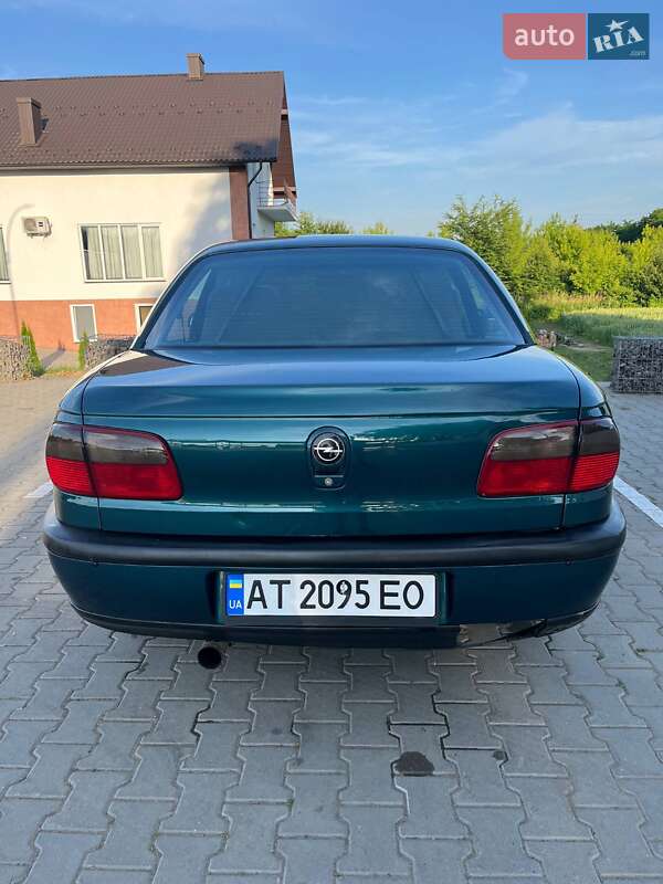 Седан Opel Omega 1994 в Снятине
